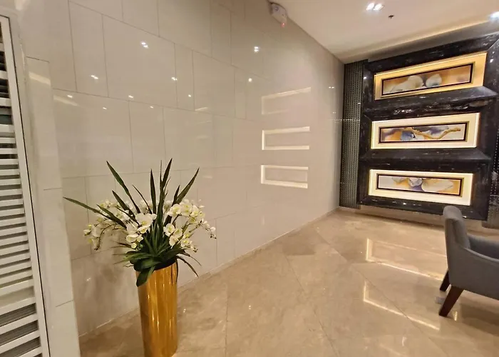 Penthouse At Fame 41st Floor, Shangrila-megamall Apartment
