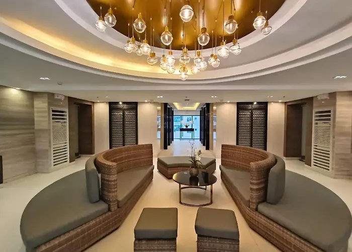 Penthouse At Fame 41st Floor, Shangrila-megamall Apartment *