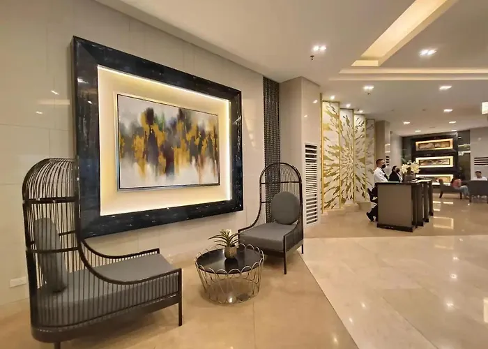 Penthouse At Fame 41st Floor, Shangrila-megamall Apartment